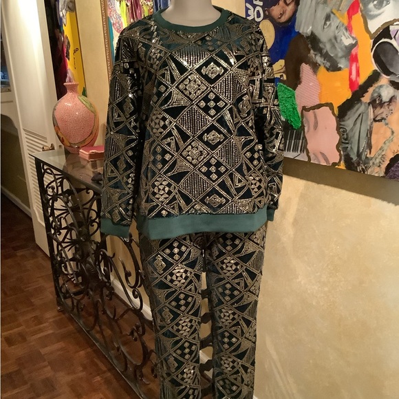 Women’s long sleeve sequin pullover sweater and jogging pant set. - Picture 7 of 7